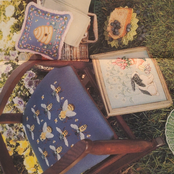 Just CrossStitch Magazine August 1999 - Picture 6 of 14